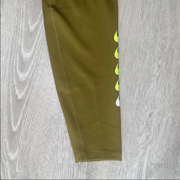 Nike Pro 2 piece Olive Green Tights/Shirt Set - Picture 9 of 10